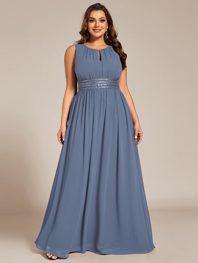 Bodenlanger A-Linien Chiffon Kleid Mit Rundhalsausschnitt Und Bestickten Details #Farbe_Taubenblau