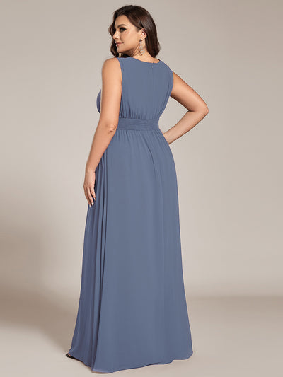 Bodenlanger A-Linien Chiffon Kleid Mit Rundhalsausschnitt Und Bestickten Details #Farbe_Taubenblau