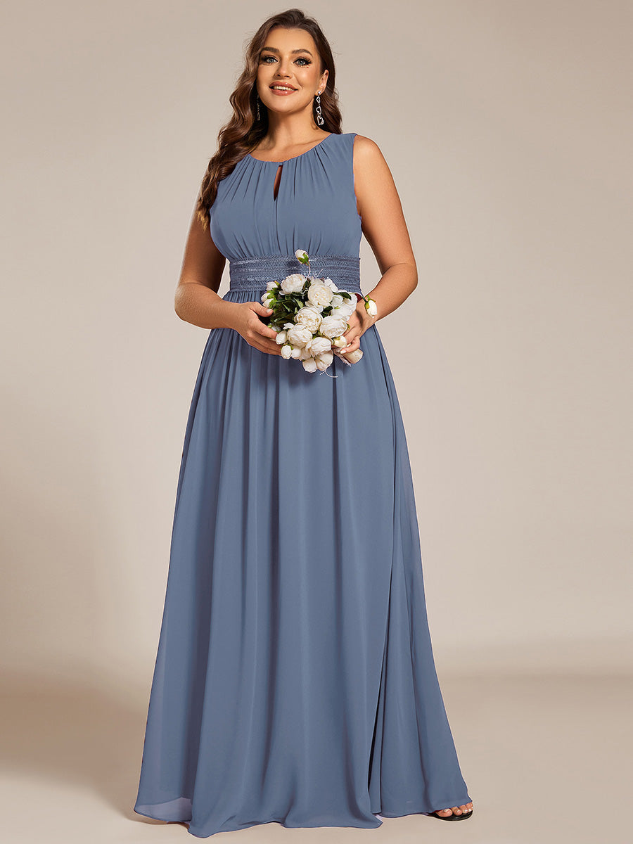 Bodenlanger A-Linien Chiffon Kleid Mit Rundhalsausschnitt Und Bestickten Details #Farbe_Taubenblau