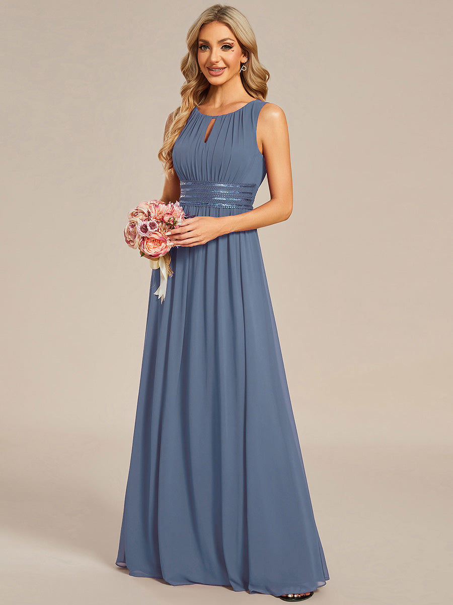 Bodenlanger A-Linien Chiffon Kleid Mit Rundhalsausschnitt Und Bestickten Details #Farbe_Taubenblau