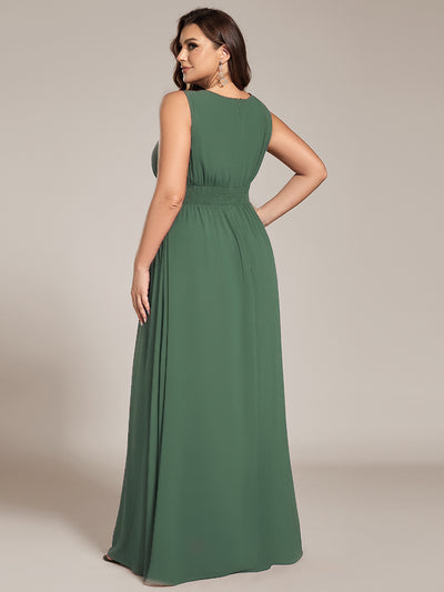 Bodenlanger A-Linien Chiffon Kleid Mit Rundhalsausschnitt Und Bestickten Details #Farbe_Eukalyptus