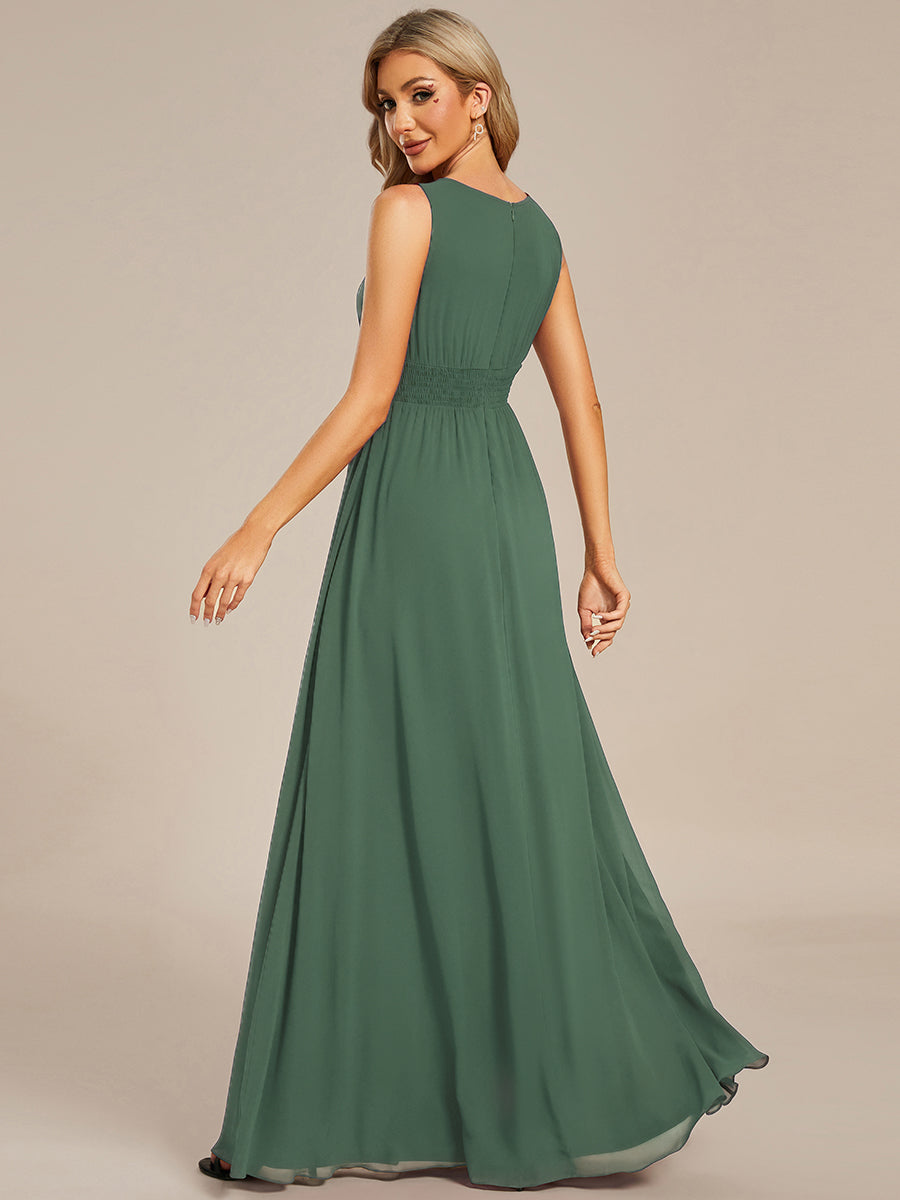 Bodenlanger A-Linien Chiffon Kleid Mit Rundhalsausschnitt Und Bestickten Details #Farbe_Eukalyptus