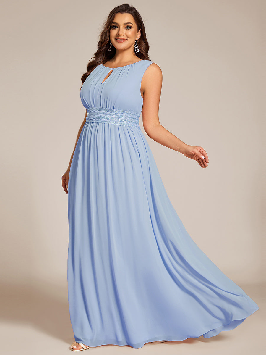 Bodenlanger A-Linien Chiffon Kleid Mit Rundhalsausschnitt Und Bestickten Details #Farbe_Eisblau