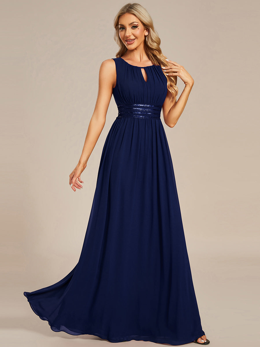 Bodenlanger A-Linien Chiffon Kleid Mit Rundhalsausschnitt Und Bestickten Details #Farbe_Marineblau