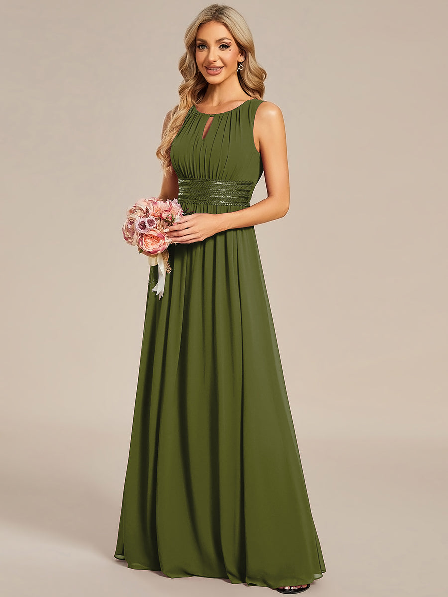 Bodenlanger A-Linien Chiffon Kleid Mit Rundhalsausschnitt Und Bestickten Details #Farbe_Olivgrün