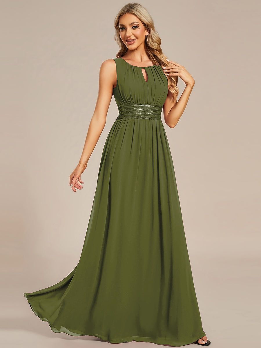 Bodenlanger A-Linien Chiffon Kleid Mit Rundhalsausschnitt Und Bestickten Details #Farbe_Olivgrün