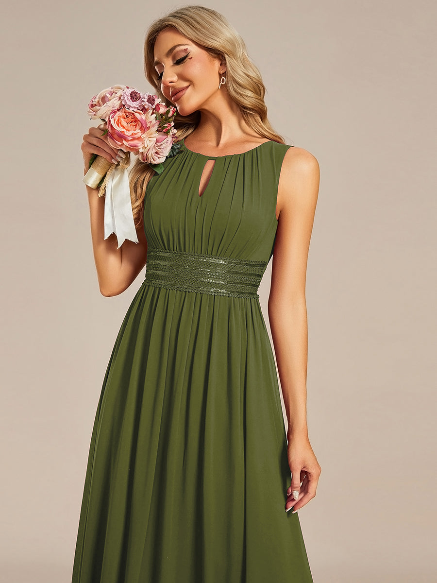 Bodenlanger A-Linien Chiffon Kleid Mit Rundhalsausschnitt Und Bestickten Details #Farbe_Olivgrün