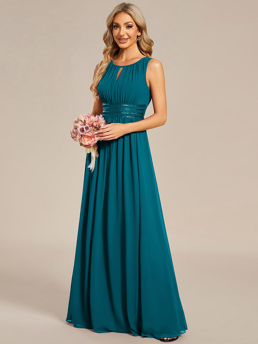 Bodenlanger A-Linien Chiffon Kleid Mit Rundhalsausschnitt Und Bestickten Details #Farbe_Petrol
