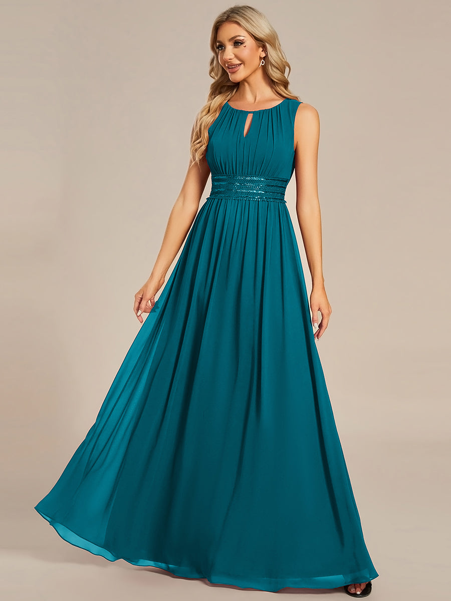 Bodenlanger A-Linien Chiffon Kleid Mit Rundhalsausschnitt Und Bestickten Details #Farbe_Petrol