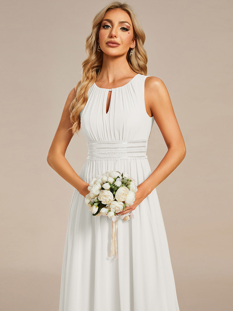 Bodenlanger A-Linien Chiffon Kleid Mit Rundhalsausschnitt Und Bestickten Details #Farbe_Weiß
