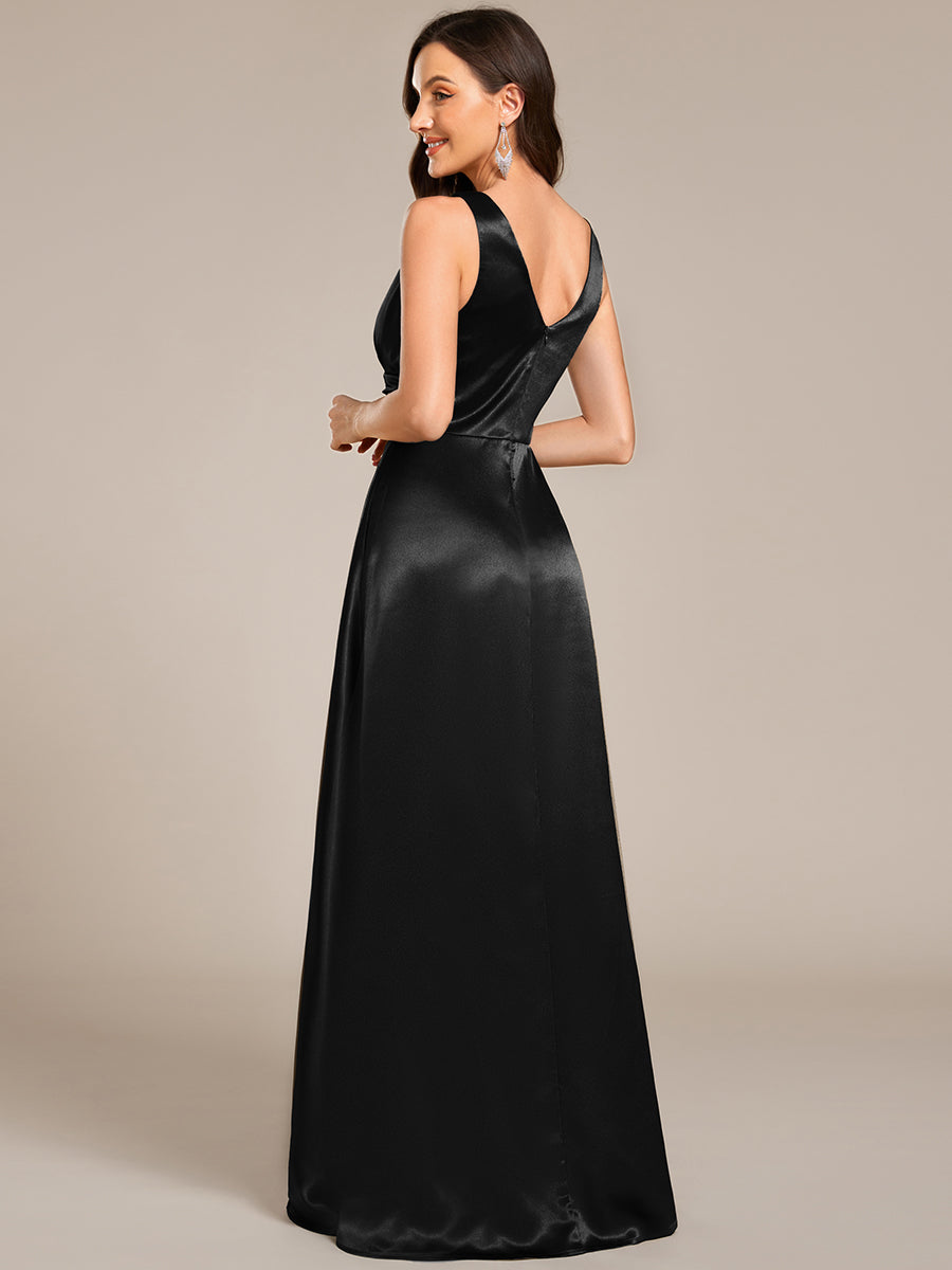 Bodenlanger V-Ausschnitt A-Linie Satin Kleid Mit Tiefem V-Ausschnitt Und Gerafften Details #Farbe_Schwarz