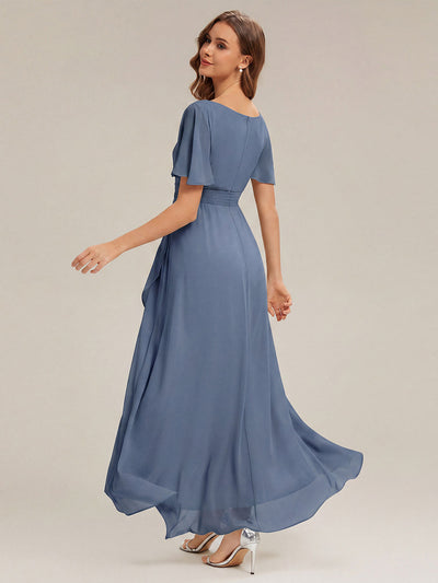 High-Low Chiffon Kleid Mit Rundhalsausschnitt Asymmetrischem Saum Gerüschten Und Rüschen Details Faltenoptik #Farbe_Taubenblau