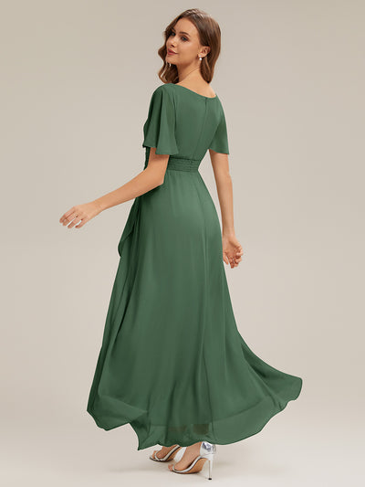 High-Low Chiffon Kleid Mit Rundhalsausschnitt Asymmetrischem Saum Gerüschten Und Rüschen Details Faltenoptik #Farbe_Eukalyptus
