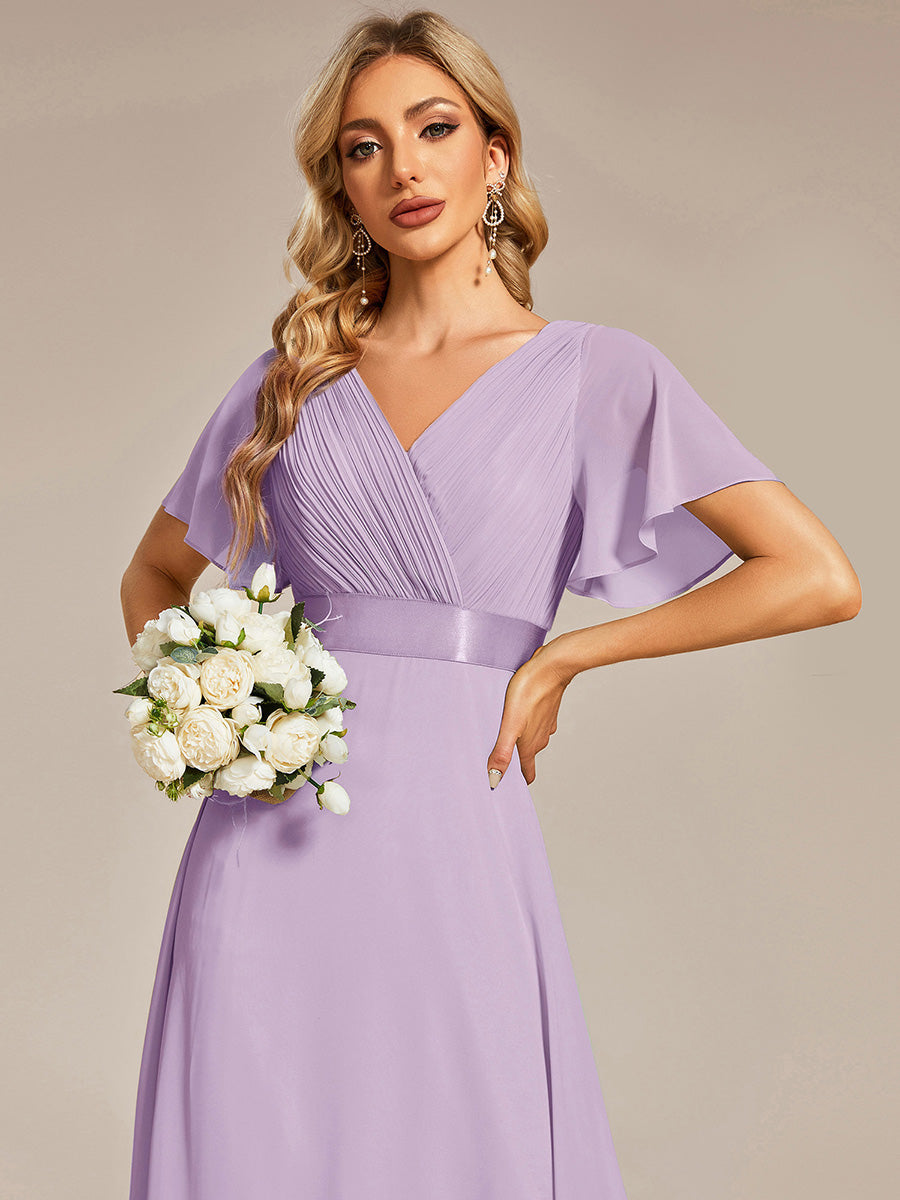 Langes Brautjungfernkleid mit Empire-Taille und kurzen, flatternden Ärmeln #Farbe_Mattflieder