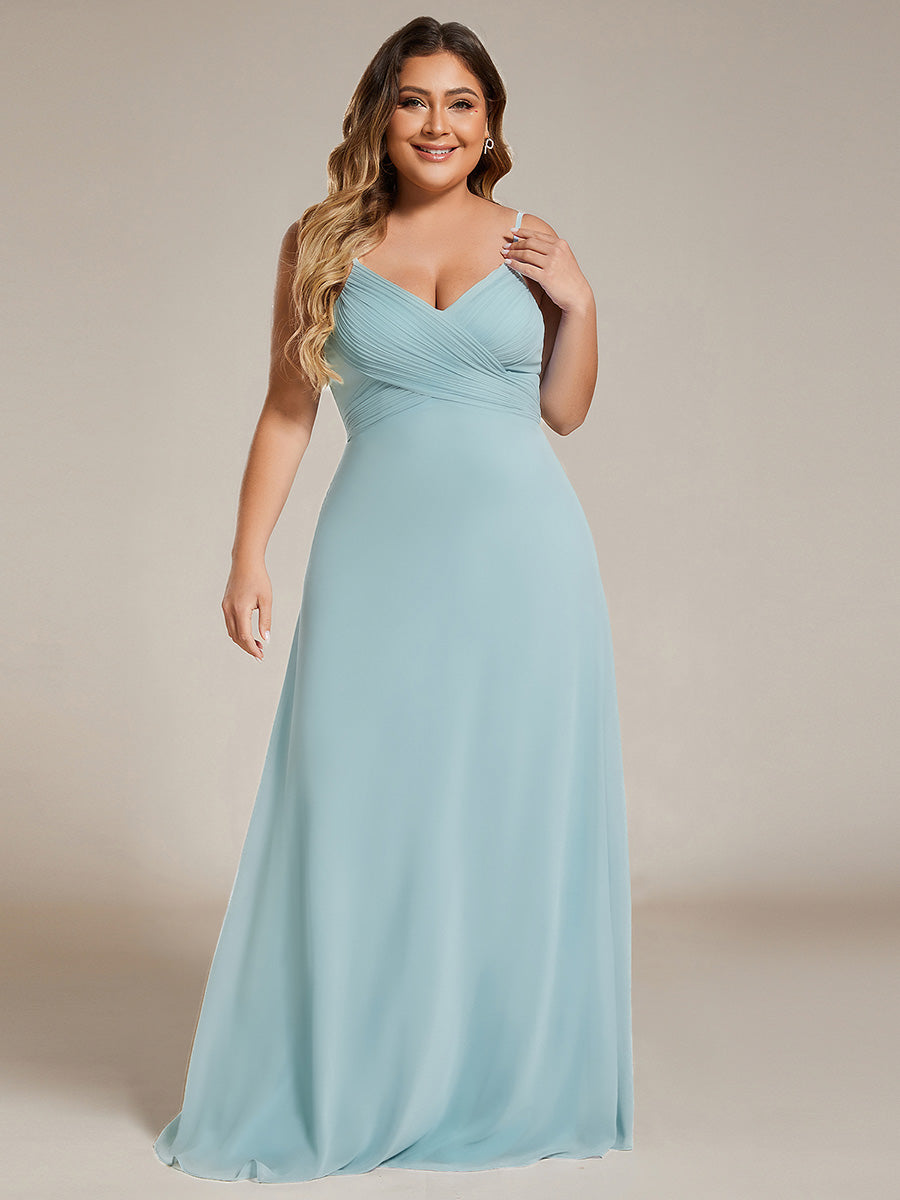 Brautjungfernkleid mit V-Ausschnitt schmalen Trägern und bodenlangem Rock #Farbe_Himmelblau