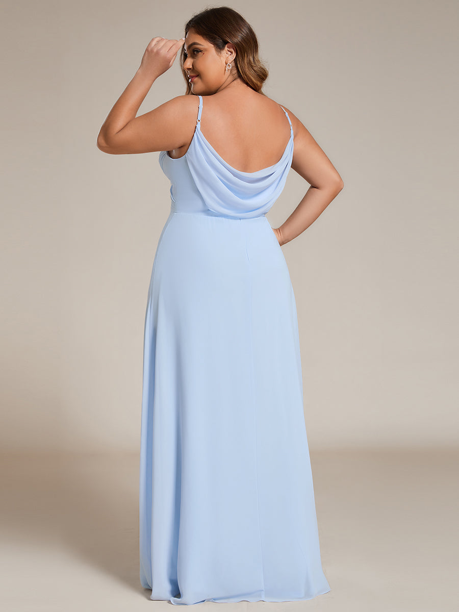 Brautjungfernkleid mit V-Ausschnitt schmalen Trägern und bodenlangem Rock #Farbe_Eisblau