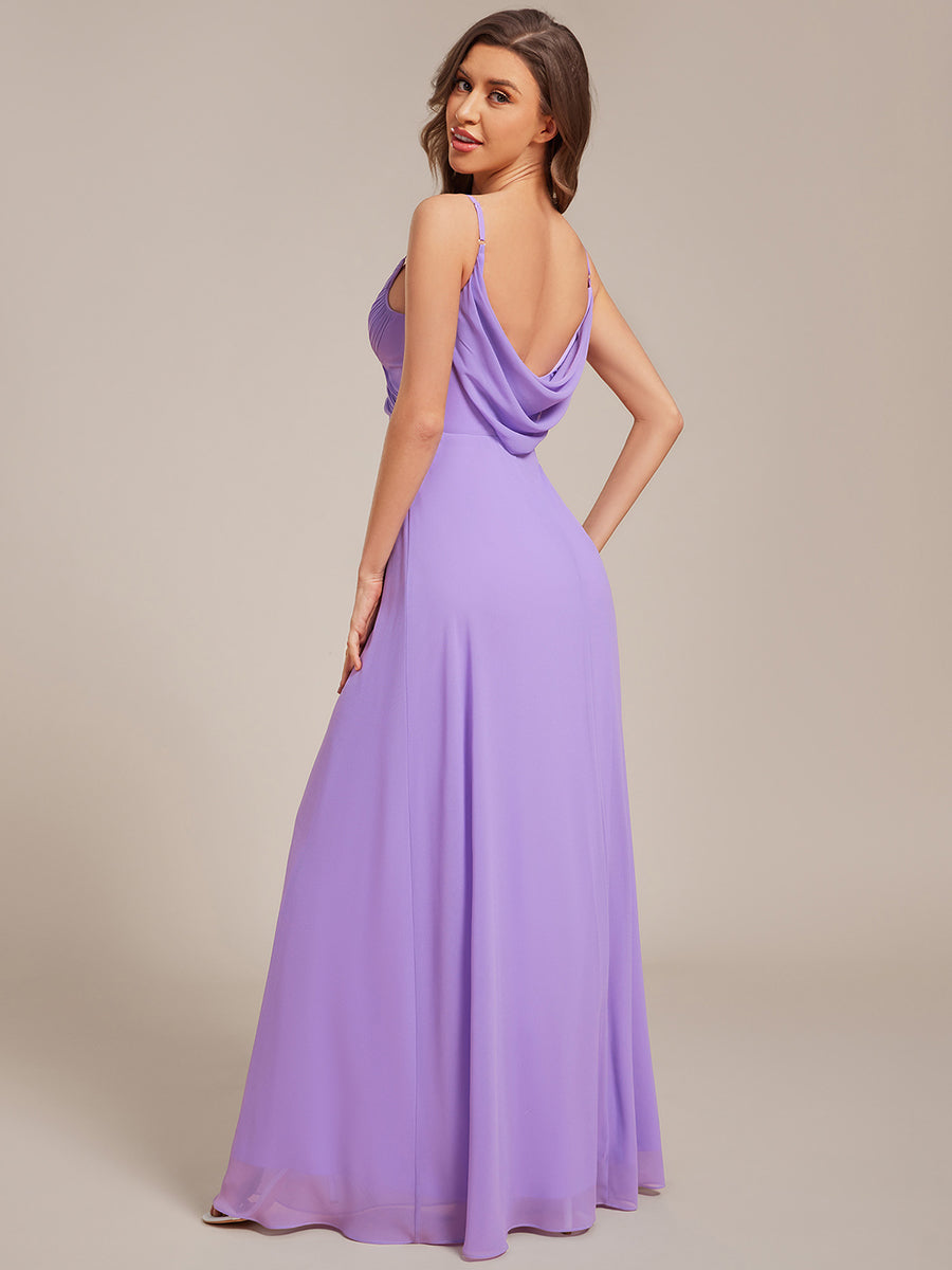 Brautjungfernkleid mit V-Ausschnitt schmalen Trägern und bodenlangem Rock #Farbe_Lavendel