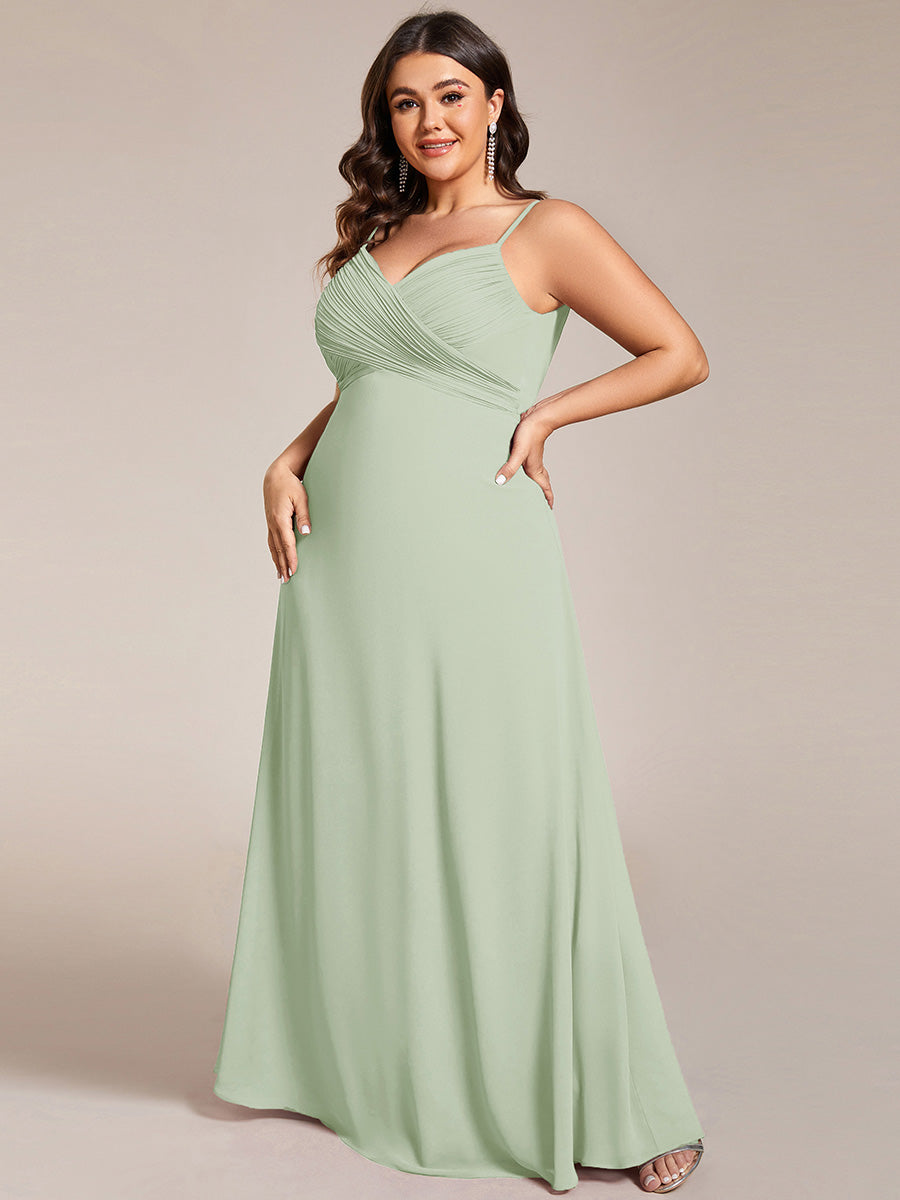 Brautjungfernkleid mit V-Ausschnitt schmalen Trägern und bodenlangem Rock #Farbe_Mintgrün