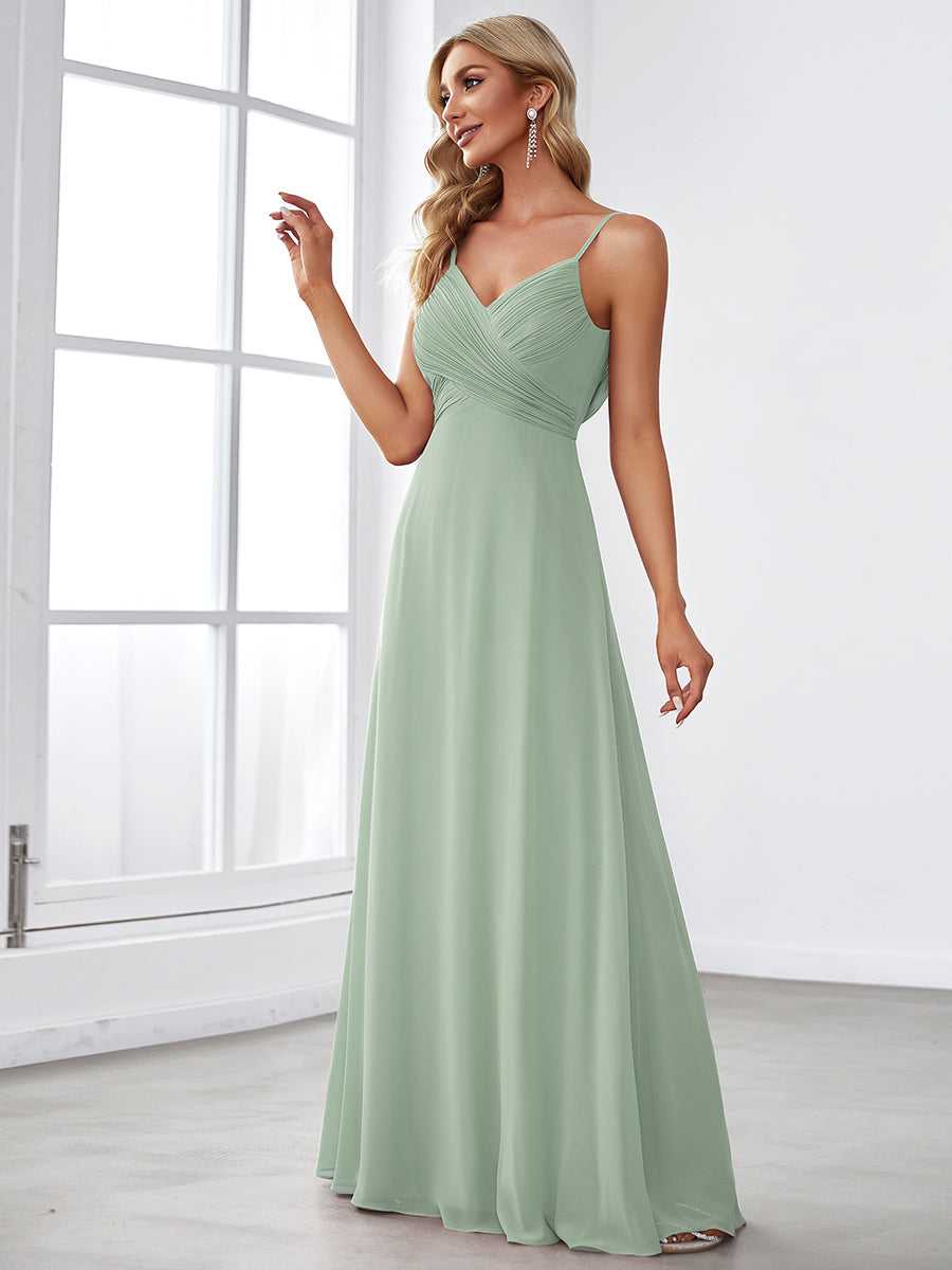 Brautjungfernkleid mit V-Ausschnitt schmalen Trägern und bodenlangem Rock #Farbe_Mintgrün