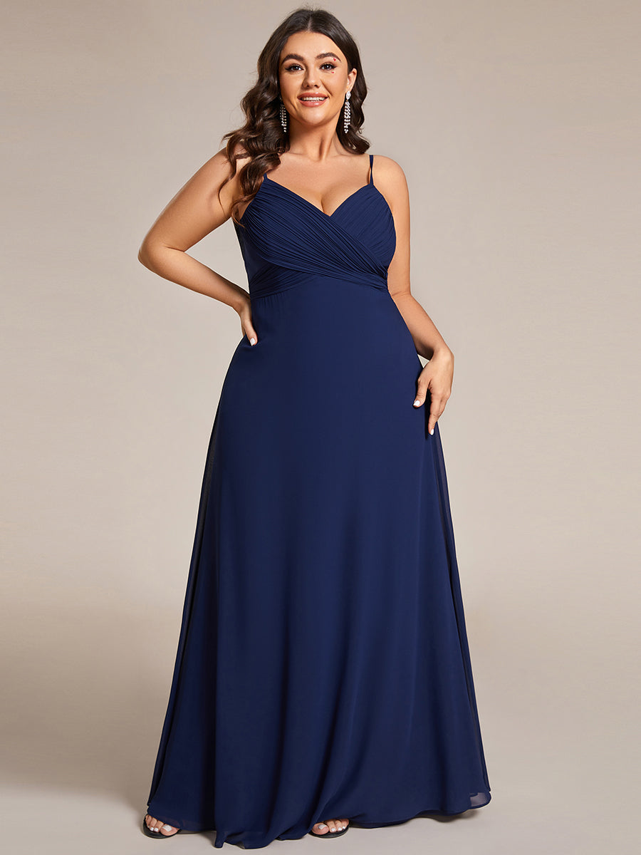 Brautjungfernkleid mit V-Ausschnitt schmalen Trägern und bodenlangem Rock #Farbe_Marineblau
