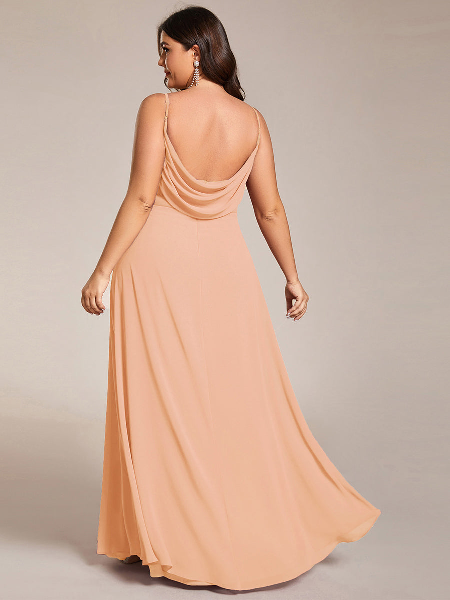 Brautjungfernkleid mit V-Ausschnitt schmalen Trägern und bodenlangem Rock #Farbe_Pfirsich