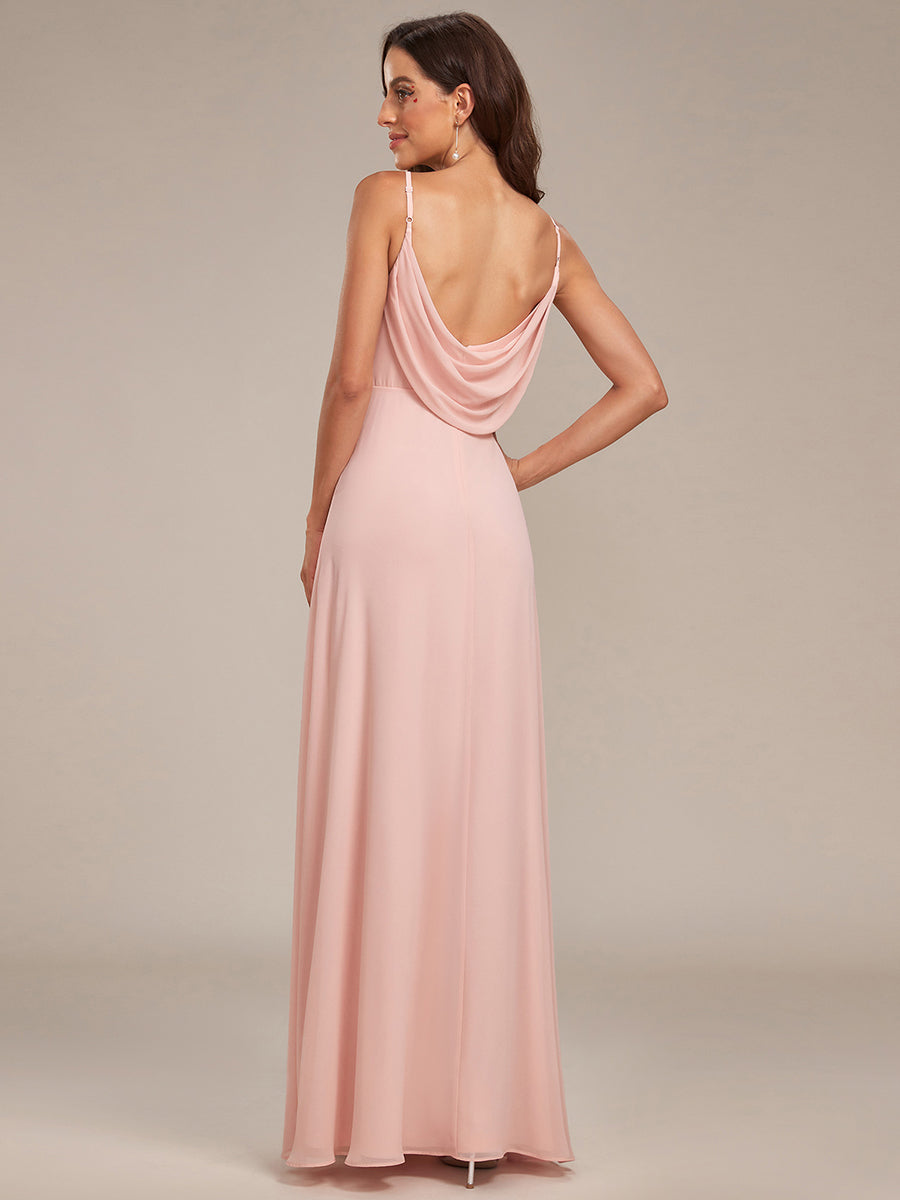 Brautjungfernkleid mit V-Ausschnitt schmalen Trägern und bodenlangem Rock #Farbe_Pink