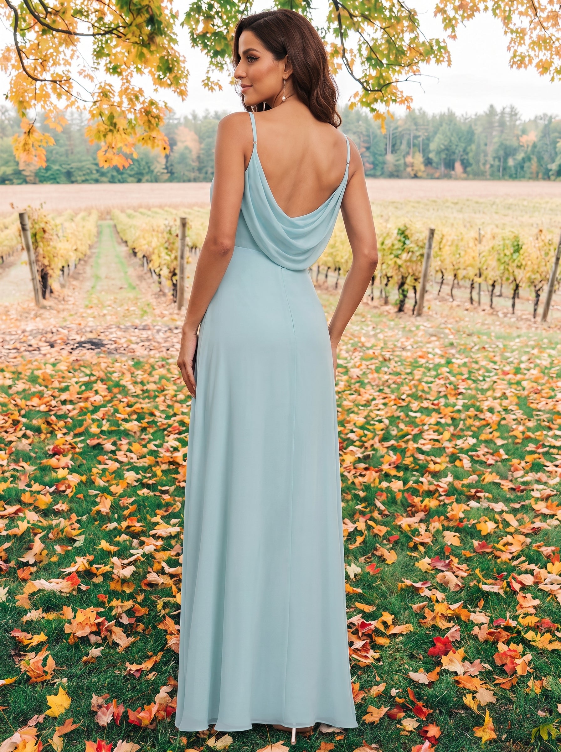 Brautjungfernkleid mit V-Ausschnitt schmalen Trägern und bodenlangem Rock #Farbe_Himmelblau